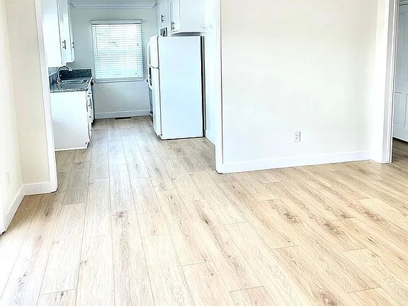 3rd image of 4551 Hazeltine Ave APT 1