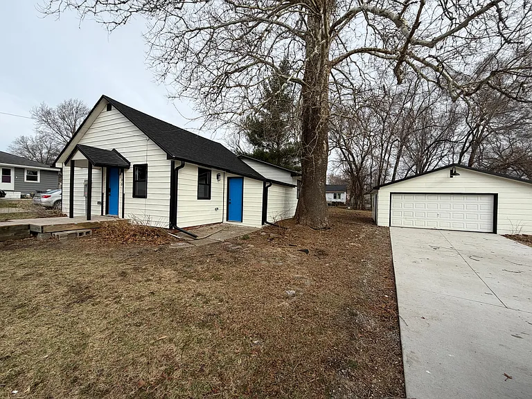 30 Elm St — Photo 1