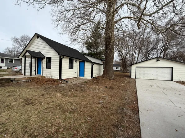 30 Elm St, Carlisle, IA 50047