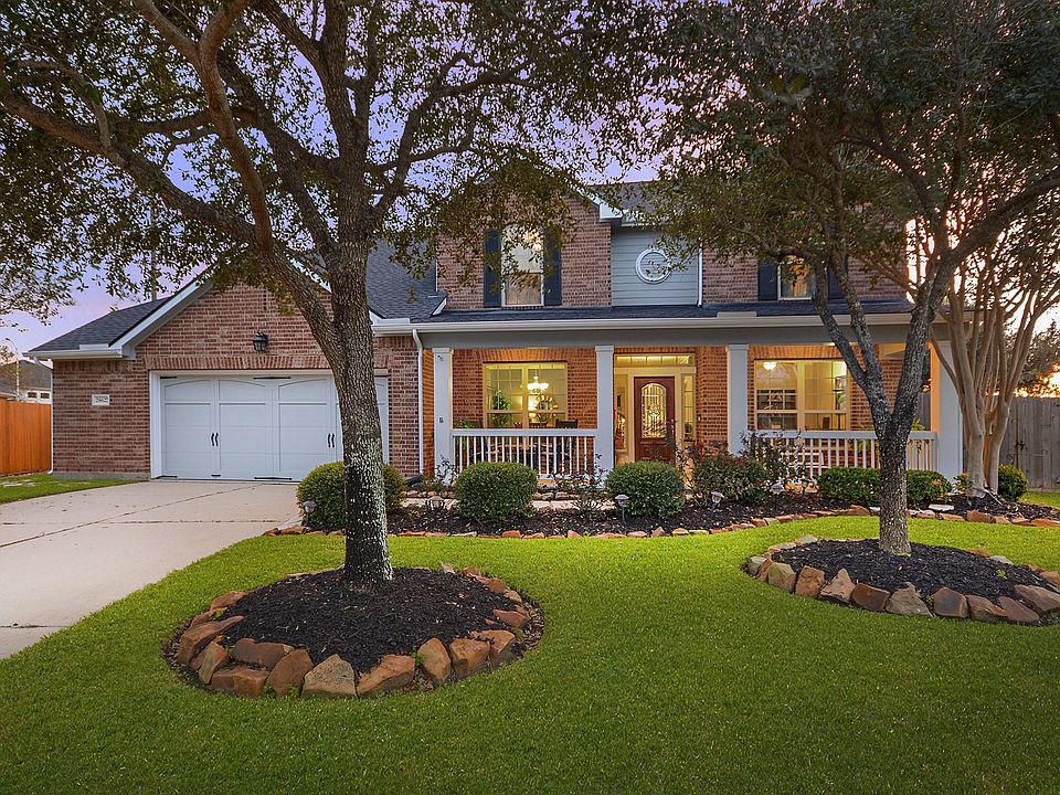 1st image of 28627 Green Hedge Dr
