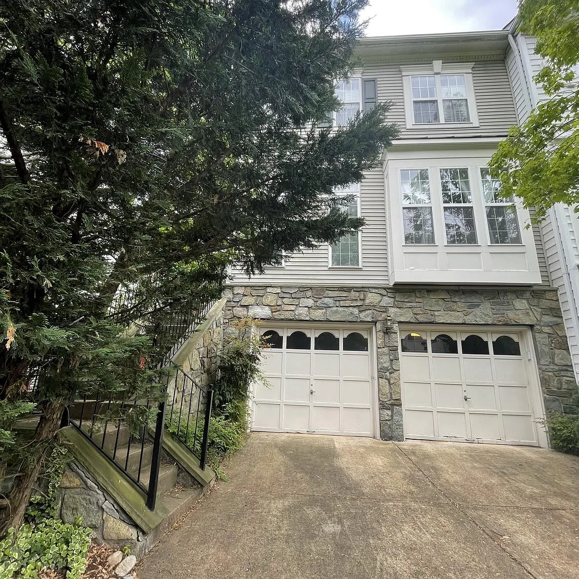 3 bed, 4.0 bath, 2076 sqft, $3,895 — Photo 1