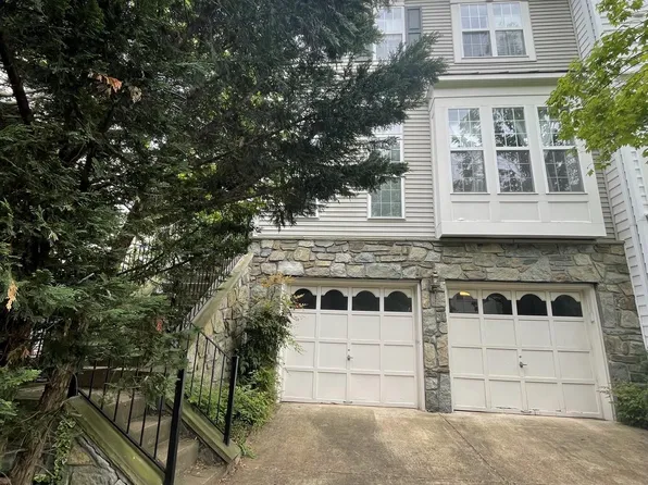 3826 Watkins Mill Dr, Alexandria, VA 22304