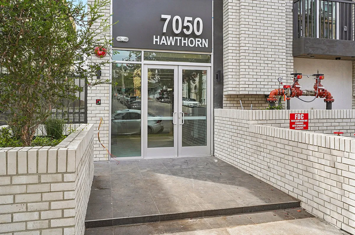 Building Photo - Ecco Hawthorn