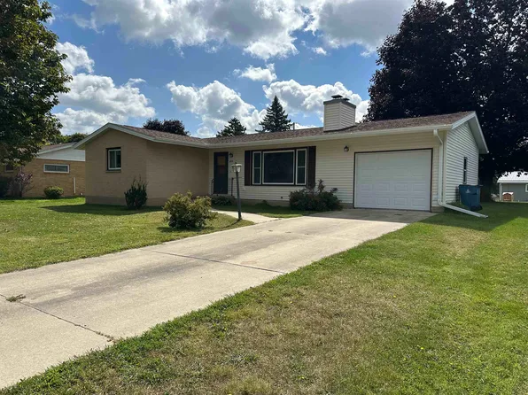 1635 Michigan Ave, Savanna, IL 61074