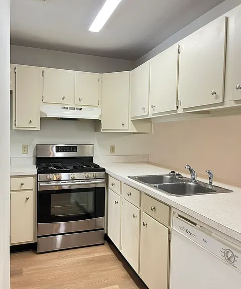 1004 New Bedford Dr — Photo 6