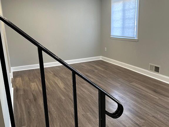 5th image of 2819 Banks Ct