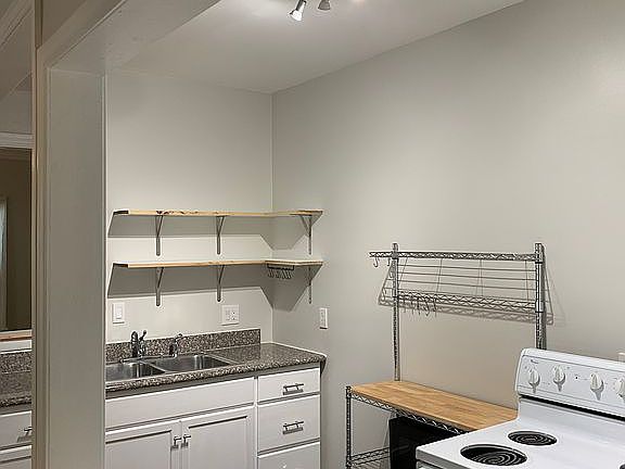 5th image of 1108 S Detroit Ave APT B2