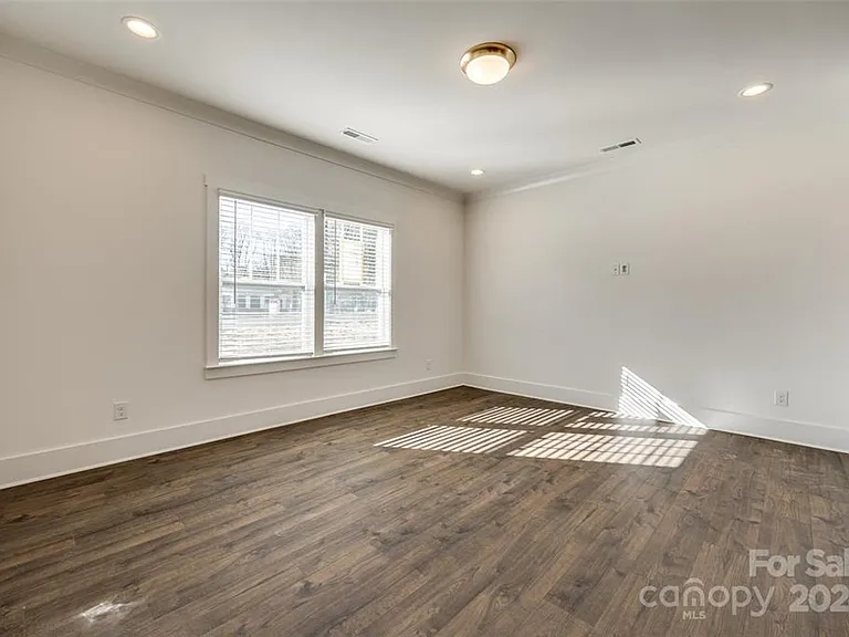 1237 Eastway Dr — Photo 10