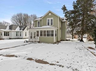 627 Isett Ave, Wapello, IA 52653