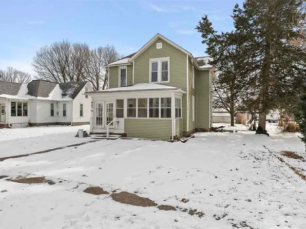 627 Isett Ave, Wapello, IA 52653