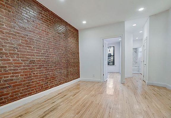 2nd image of 219 E 89th St APT 3W