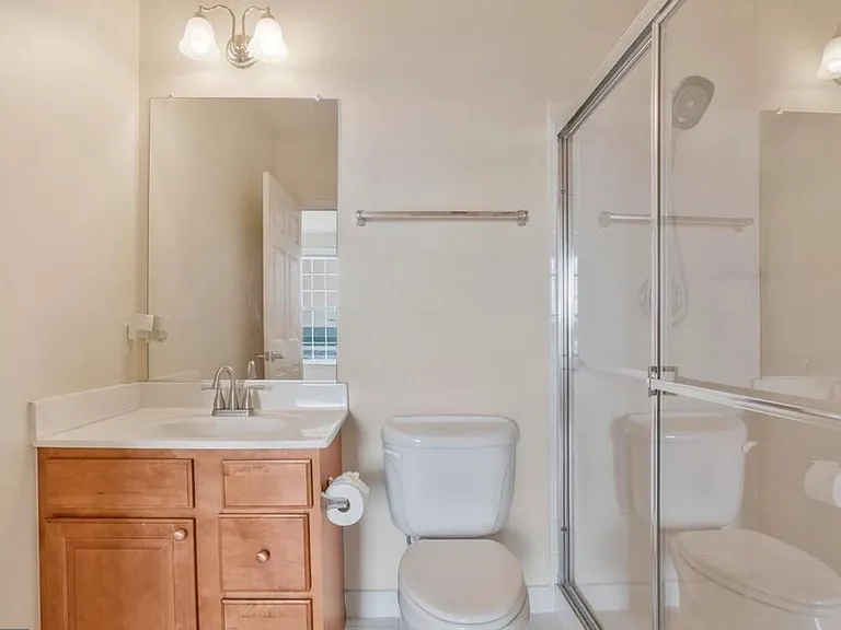 601 7th St #401 — Photo 12