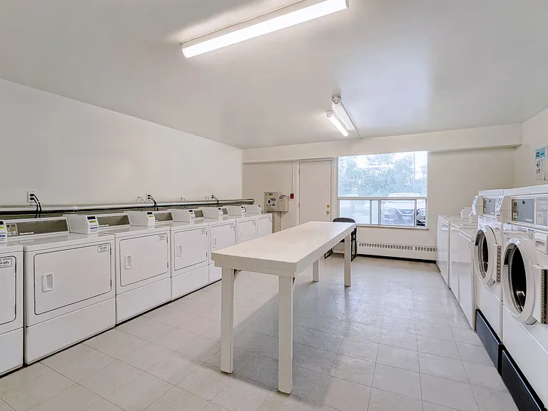 822 Glen St — Photo 15