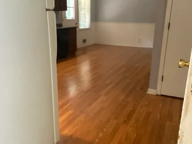 693 Maple Ln — Photo 2