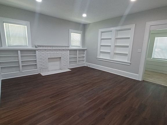 4th image of 2716 N Market St