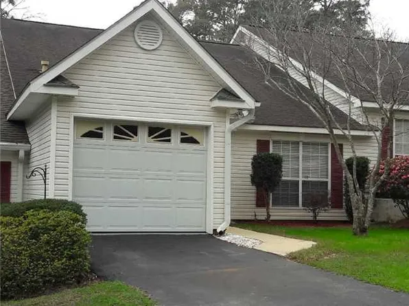 690 Spring Lake Dr E, Mobile, AL 36695