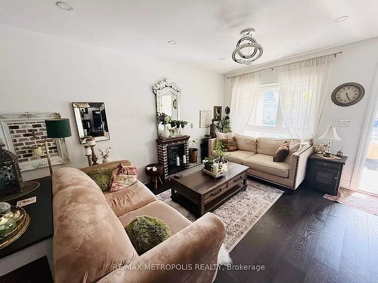 383 Coxwell Ave #MAIN UPPER — Photo 11