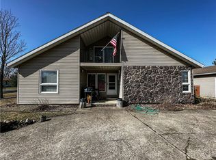 202 Clover St, Altamont, IL 62411