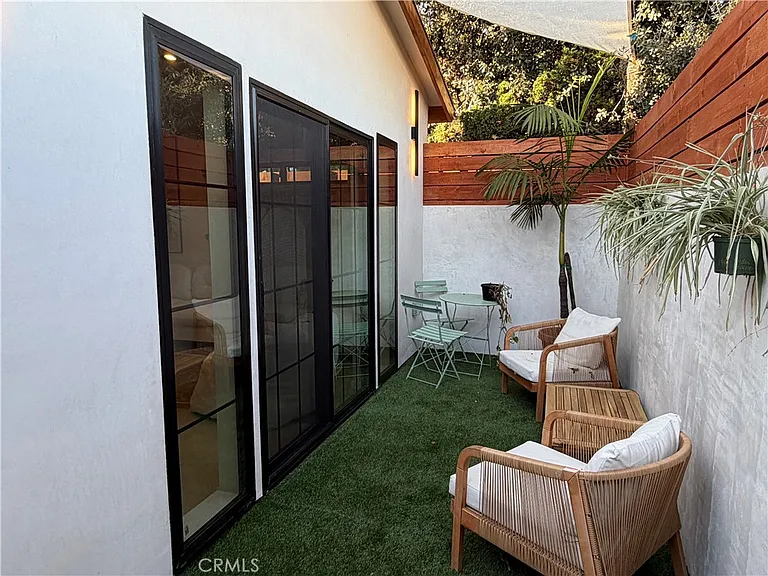 6632 Fulton Ave — Photo 2