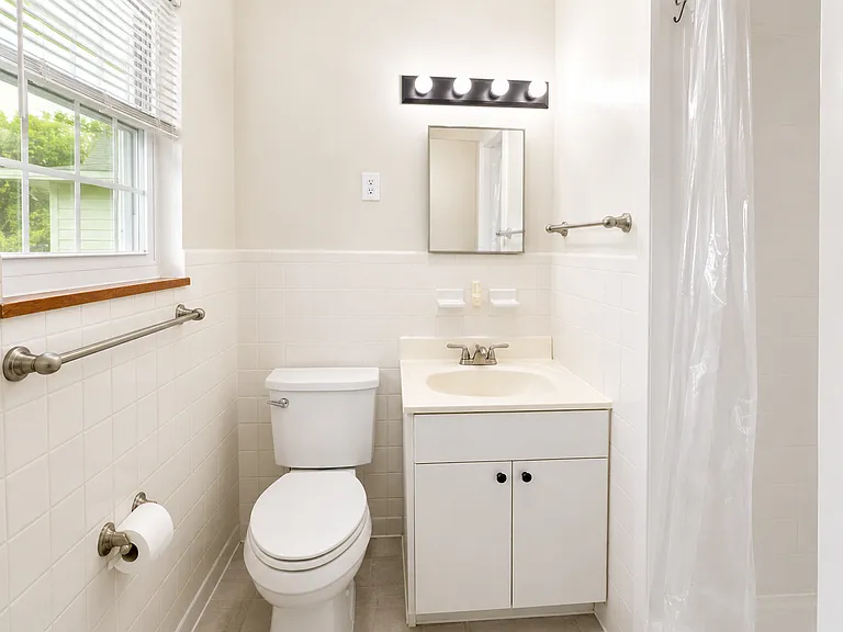 10936 Thornton Dr — Photo 11