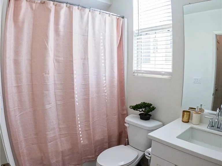 1002 W Buttercup Ln — Photo 6