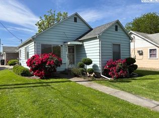 908 W 5th St, Grandview, WA 98930