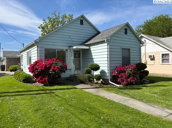 908 W 5th St, Grandview, WA 98930