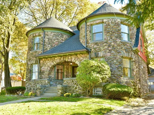 141 Beacon St, Boston, MA 02136