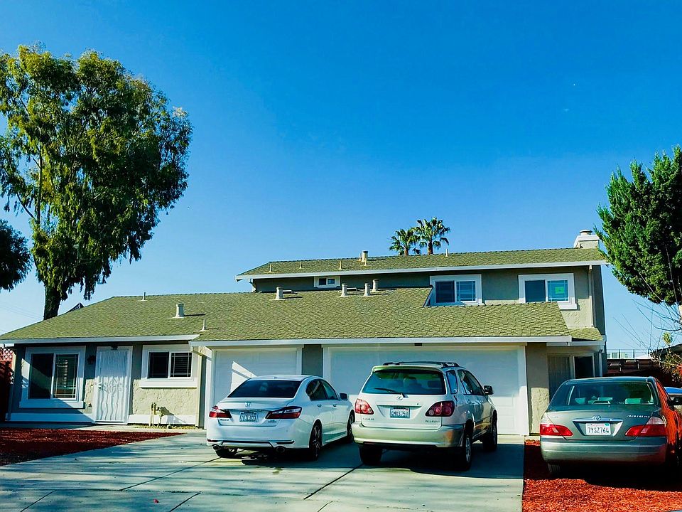 Front House. 5 Parking Spots