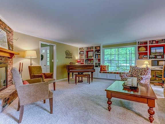 3rd image of 17916 Elliott Dr