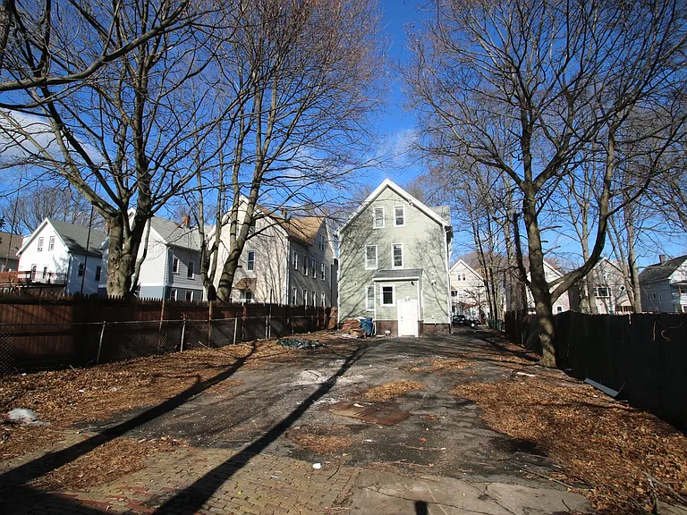 168 Chatham — Photo 23