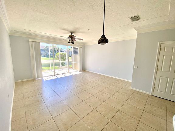 4th image of 1164 Oxford Ln