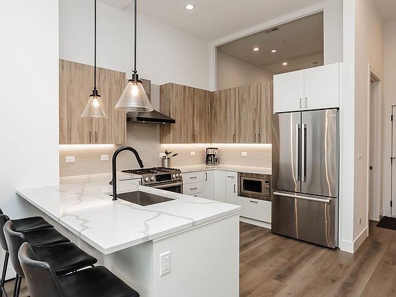 5th image of 2423 W Fullerton Ave #4D