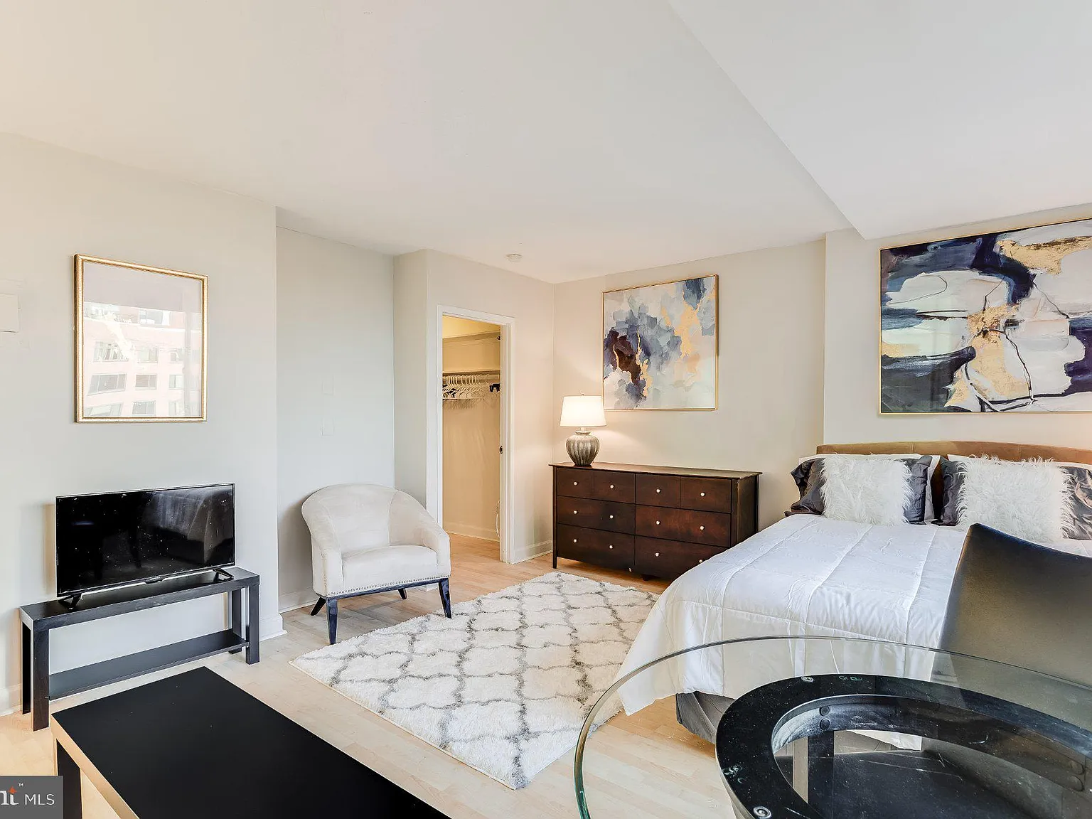 Studio, 1.0 bath, 401 sqft, $1,900 — Photo 2