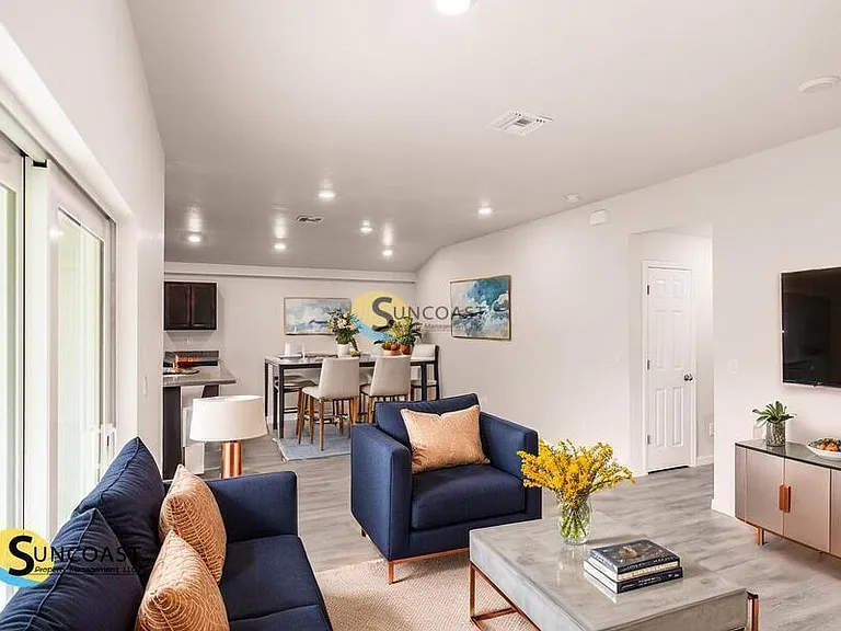 391 Greenbriar Blvd — Photo 1