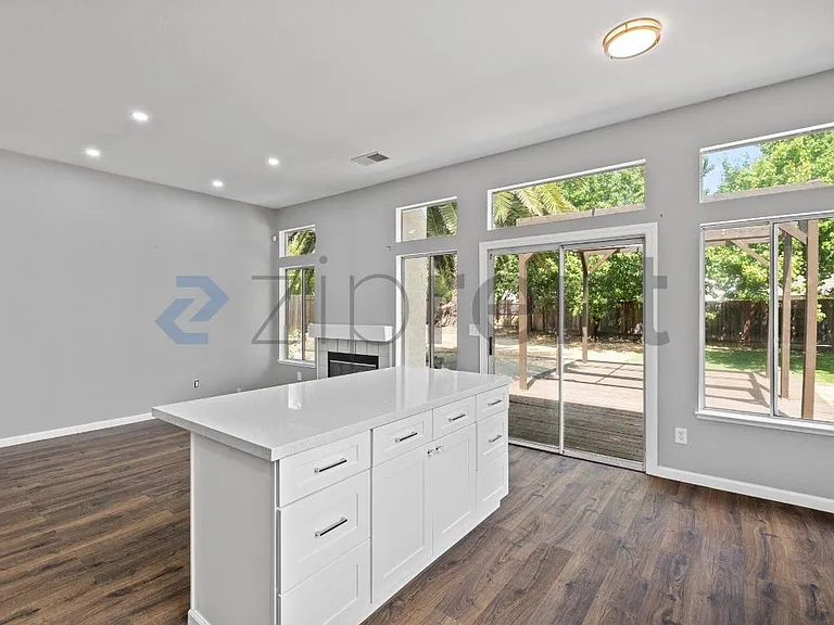4764 Brookside Cir — Photo 14