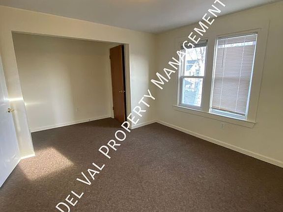 3rd image of 919 12th Ave Unit 3-C