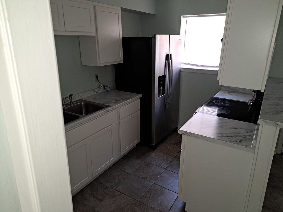 Kitchen Plenty of Cabinets for Storage