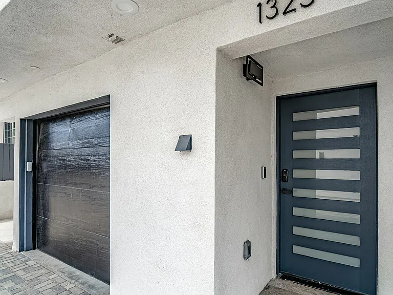1321 Bates Ave #1323 — Photo 4