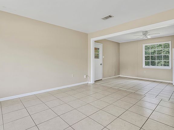 3rd image of 425 N Wilson Blvd