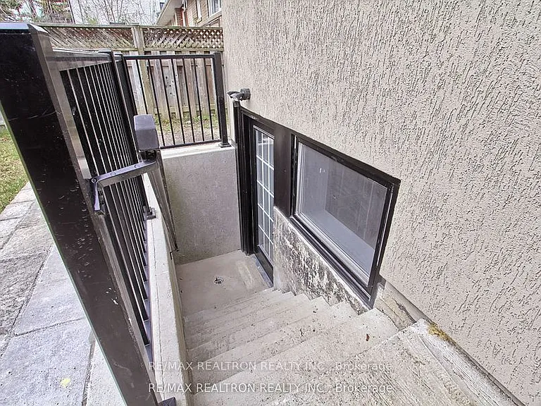 31 Goodman Cres #BSMNT B — Photo 3