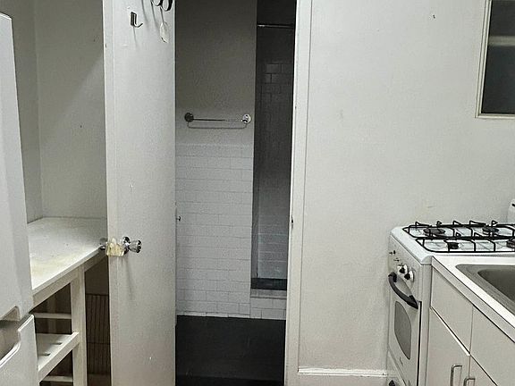 5th image of 335 E 85th St APT 1D