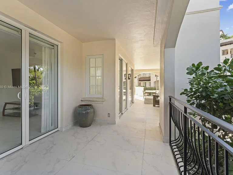 19217 Fisher Island Dr #19217 — Photo 30