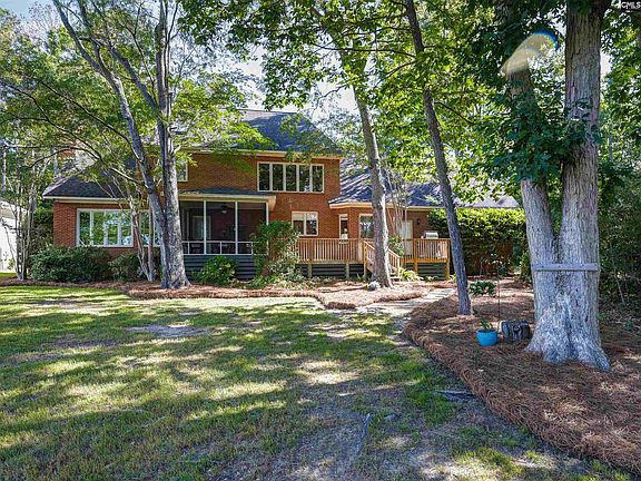 3rd image of 135 Willowood Cv