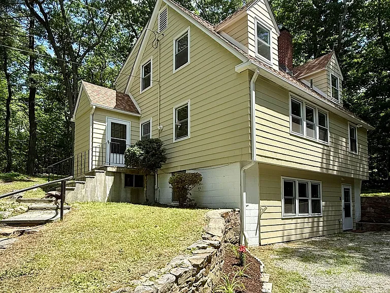19 Old Town Rd — Photo 2