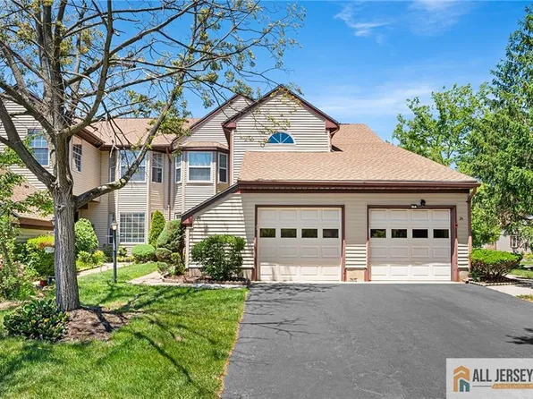 2 John Tyler Ct, Monroe Township, NJ 08831