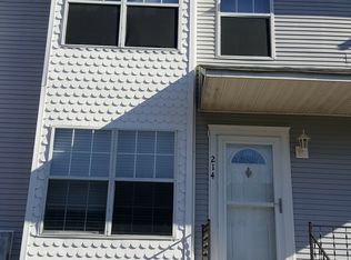 214 Britain Ct, Newark, DE 19702