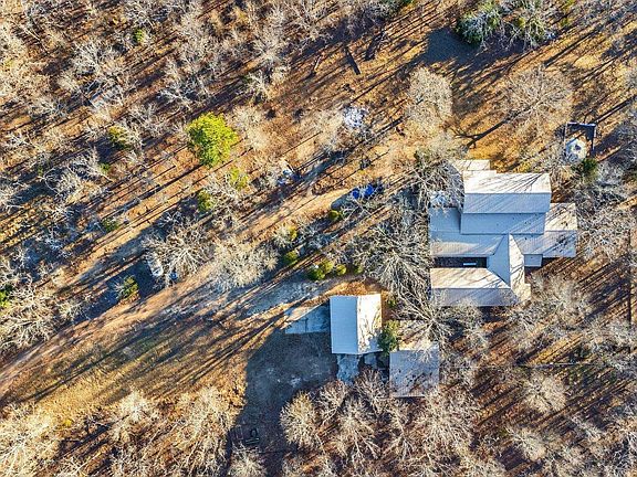 3rd image of 196 Stone Mountain Rd