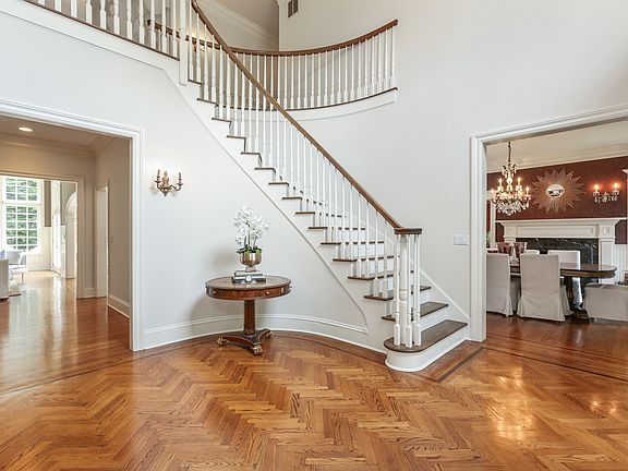 16 Hidden Spring Drive