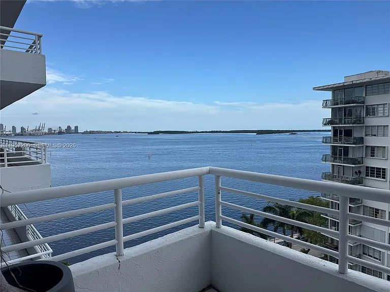 1402 Brickell Bay Dr #1103 — Photo 8